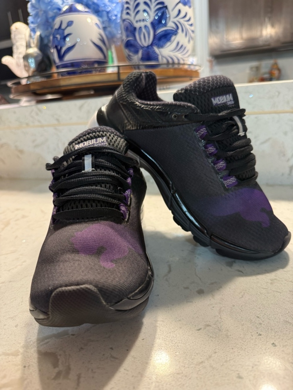 Kids mobium speed  Puma tennis shoes